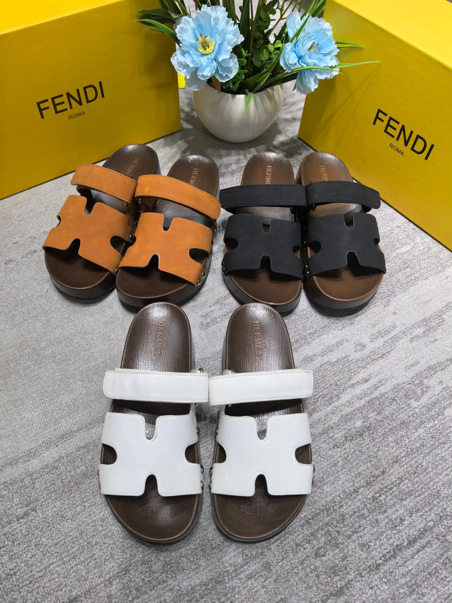 👟👟Ex-factory price 480👟👟Hermes second uncle clog slippers, original development + British retro design, classic and durable! The ultimate 1:1 body shape, imported high-end fabrics showing exquisite texture! Customized A-grade wood sole with mold opening and luxurious packaging! - Unique quality, 35-40 41 42 customized, non-refundable and non-exchangeable